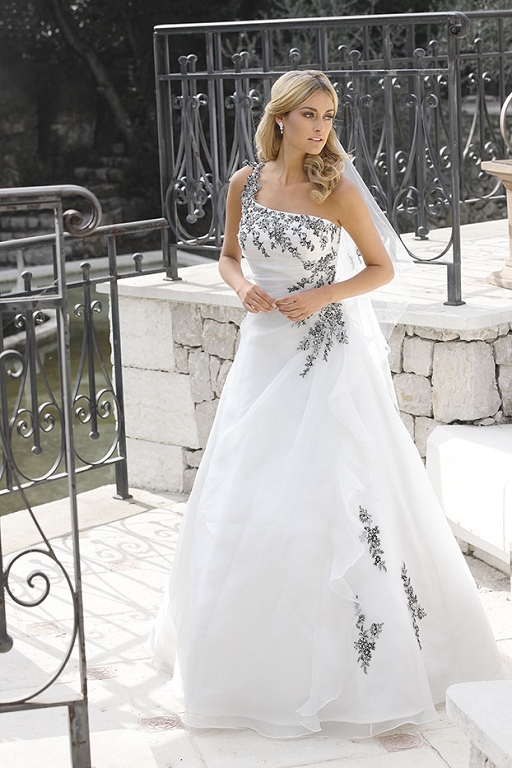 Weddingdresses and wedding gowns by Ladybird32000 iv black si.jpg